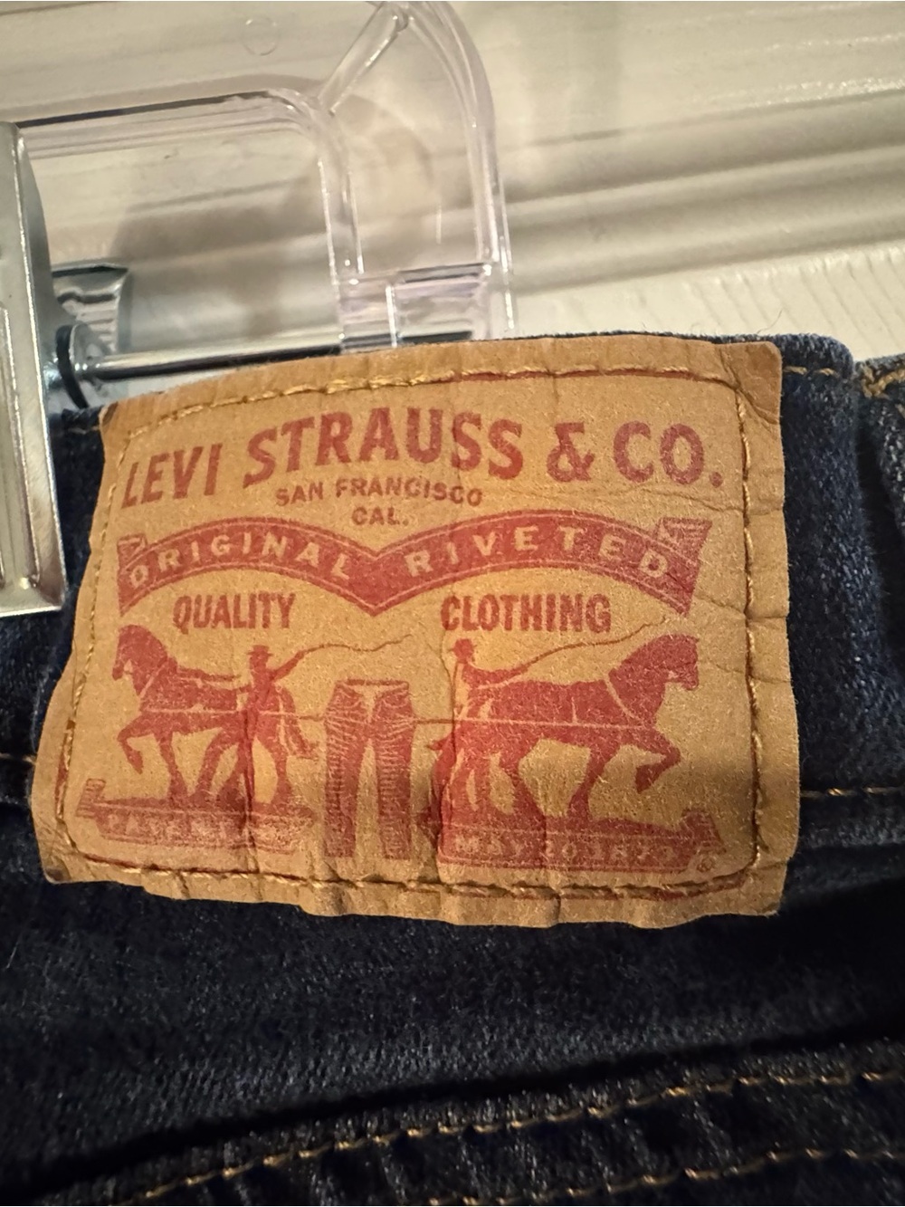 Levi’s Mid Length Denim Shorts Women’s Size 33 Dark Wash Cuffed Stretch - Picture 5 of 10